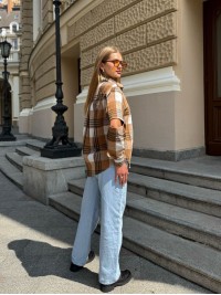 Жіноча фланелева сорочка з розрізом на рукавах коричневого кольору 34948