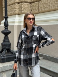 Жіноча фланелева сорочка з розрізом на рукавах чорного кольору 34949