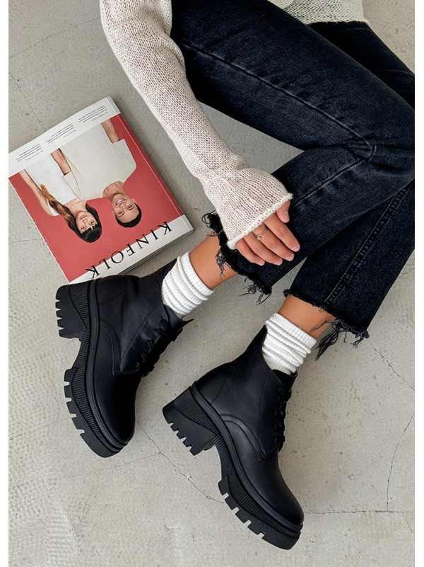 Жіночі шкіряні черевики на підборах (байка) чорного кольору 34969