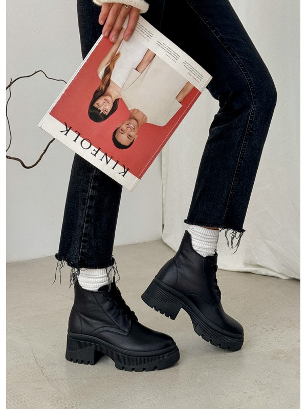 Жіночі шкіряні черевики на підборах (байка) чорного кольору 34969