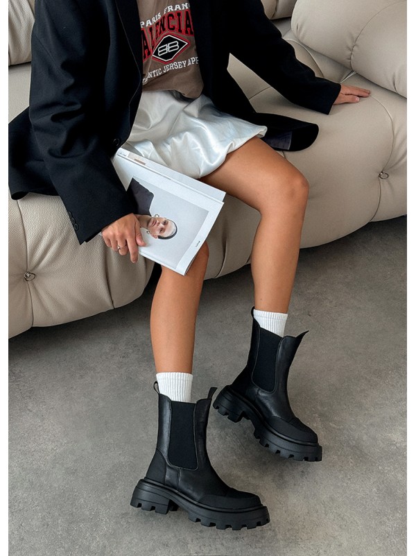Жіночі шкіряні черевики з резинкою (байка) чорного кольору 34972