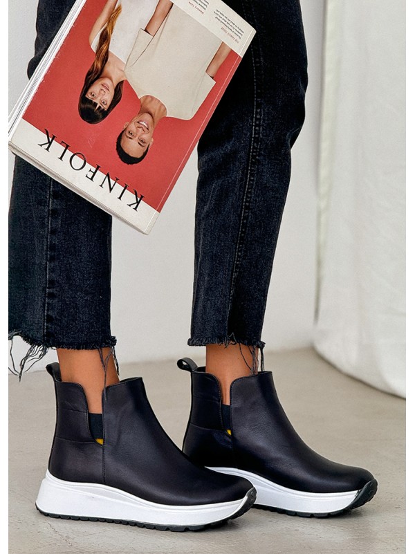 Черевики жіночі шкіряні з білою підошвою (байка) чорного кольору 34973