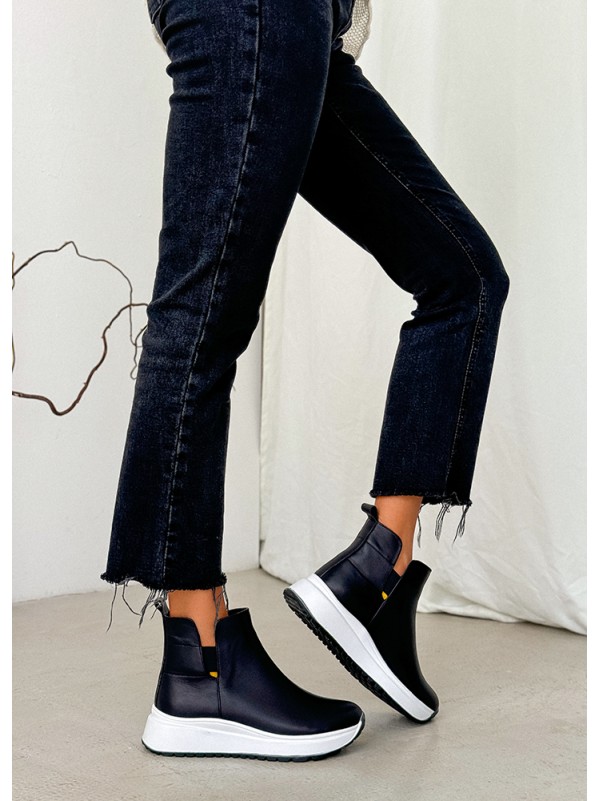 Черевики жіночі шкіряні з білою підошвою (хутро) чорного кольору 34974