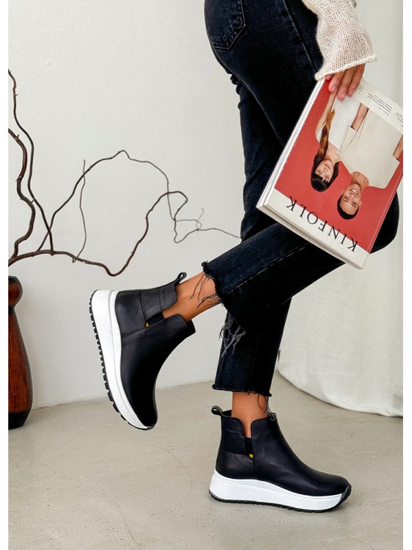 Черевики жіночі шкіряні з білою підошвою (хутро) чорного кольору 34974
