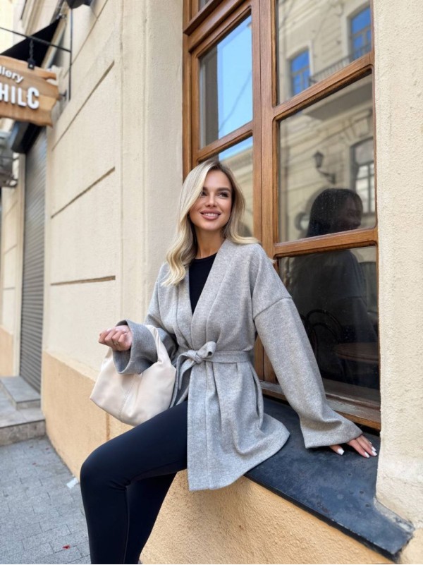 Жіночий кардиган з поясом бежевого кольору 35003