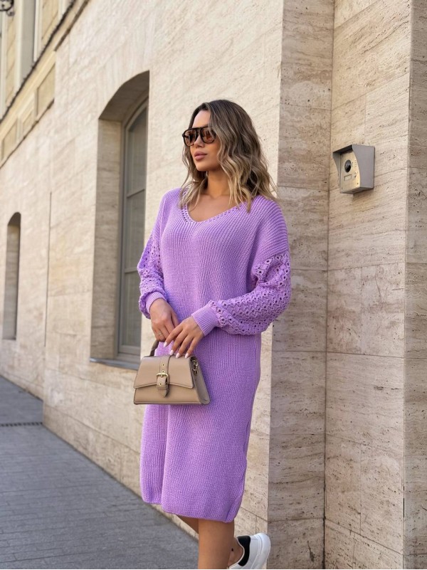 В'язана сукня з ажурними рукавами бузкового кольору 35026