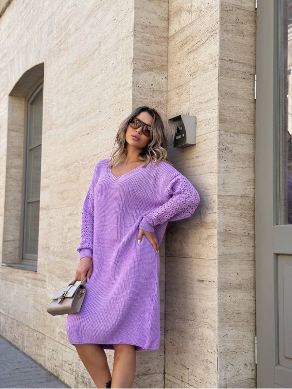 В'язана сукня з ажурними рукавами бузкового кольору 35026