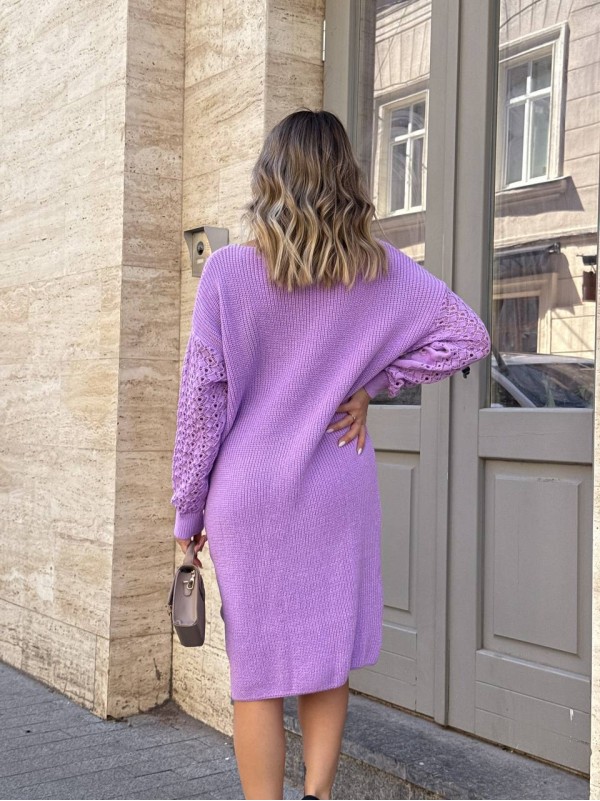 В'язана сукня з ажурними рукавами бузкового кольору 35026