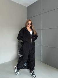 Вельветовий спортивний костюм чорного кольору 35032