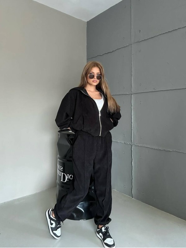 Вельветовий спортивний костюм чорного кольору 35032