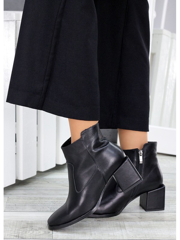 Жіночі шкіряні черевики на каблуку (хутро) чорного кольору 35038