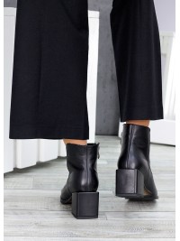 Жіночі шкіряні черевики на каблуку (хутро) чорного кольору 35038