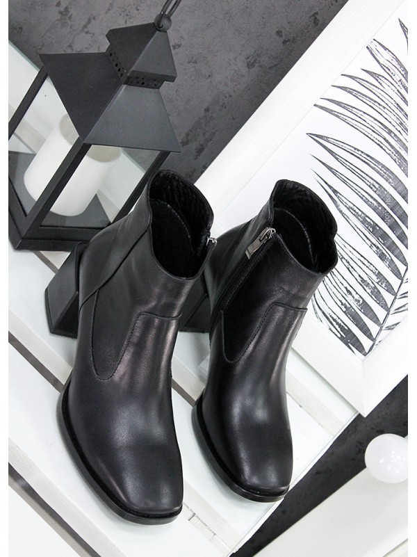Жіночі шкіряні черевики на каблуку (байка) чорного кольору 35039