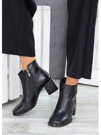 Жіночі шкіряні черевики на каблуку (байка) чорного кольору 35039