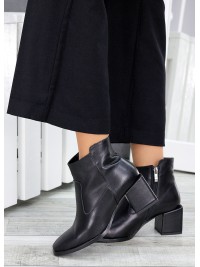 Жіночі шкіряні черевики на каблуку (байка) чорного кольору 35039