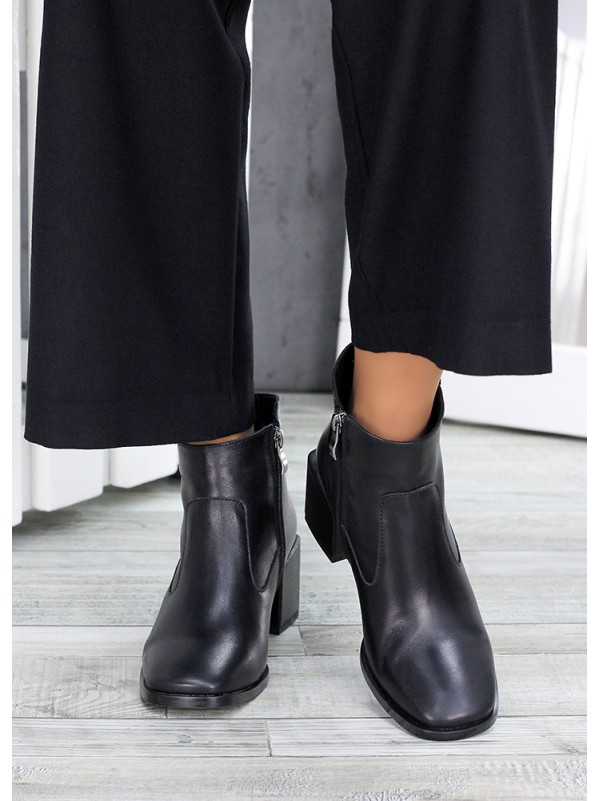 Жіночі шкіряні черевики на каблуку (байка) чорного кольору 35039