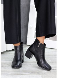 Жіночі шкіряні черевики на каблуку (байка) чорного кольору 35039