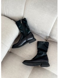 Жіночі шкіряні черевики зі змійкою (байка) чорного кольору 35045