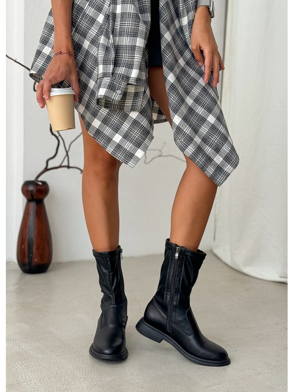 Жіночі шкіряні черевики зі змійкою (хутро) чорного кольору 35046