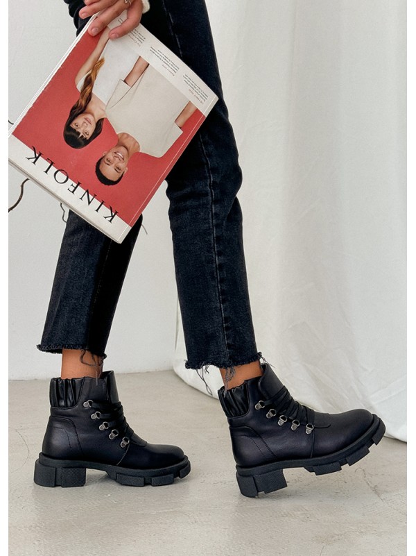 Жіночі шкіряні черевики (хутро) чорного кольору 35047