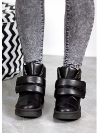 Жіночі шкіряні черевики на липучці (байка) чорного кольору 35049