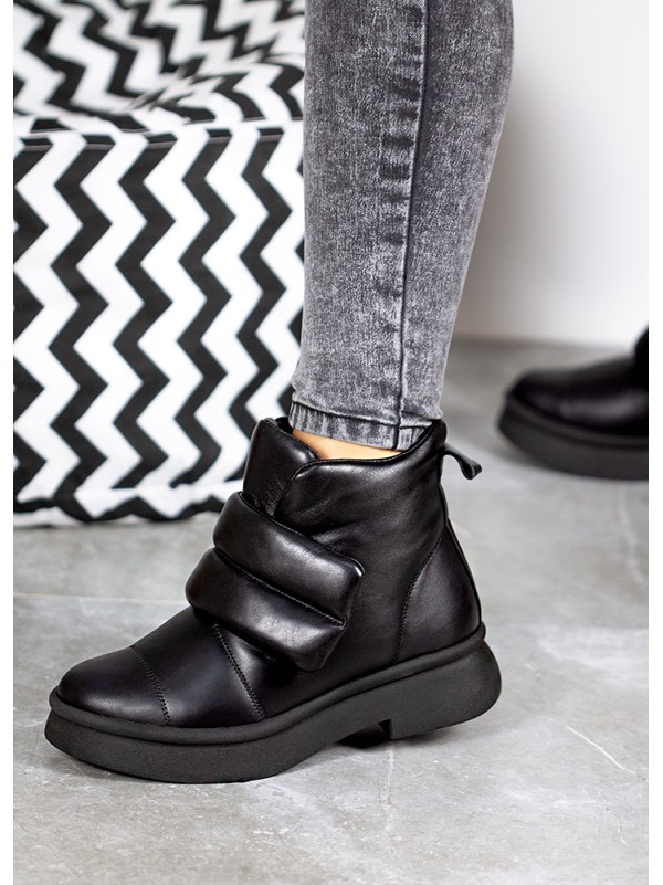 Жіночі шкіряні черевики на липучці (байка) чорного кольору 35049