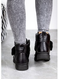 Жіночі шкіряні черевики на липучці (хутро) чорного кольору 35050