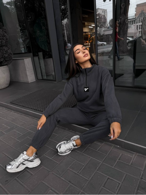 Жіночий костюм флісовий графiтового кольору 35074