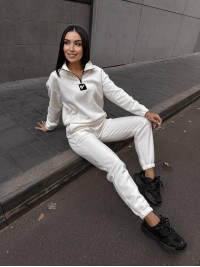 Жіночий костюм флісовий молочного кольору 35077