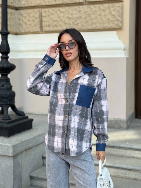 Жіноча байкова сорочка в клітинку з джинсовими вставками сiрого кольору 35093