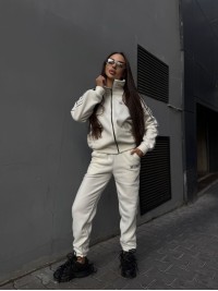 Жіночий костюм флісовий молочного кольору 35105