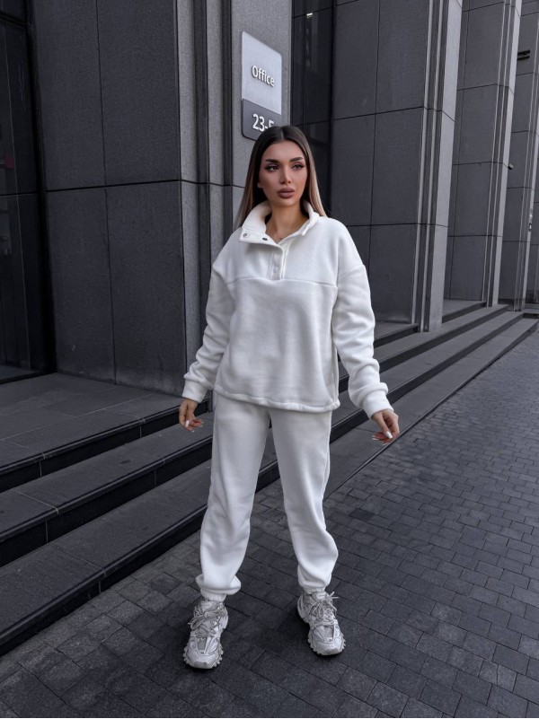 Жіночий теплий костюм на кнопках молочного кольору 35113