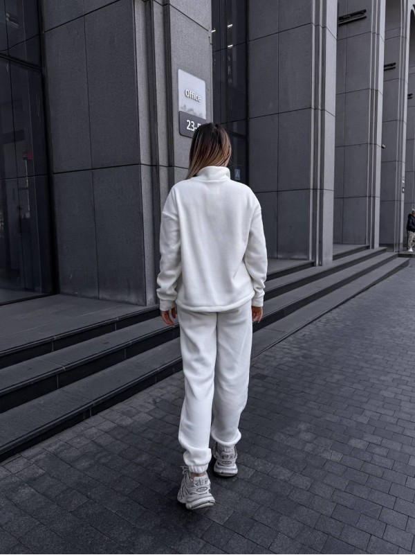 Жіночий теплий костюм на кнопках молочного кольору 35113