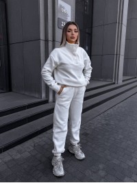 Жіночий теплий костюм на кнопках молочного кольору 35113