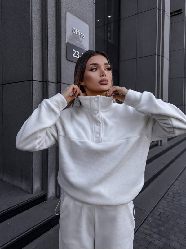 Жіночий теплий костюм на кнопках молочного кольору 35113