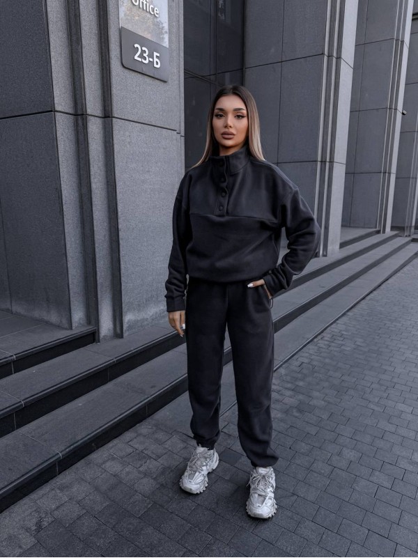 Жіночий теплий костюм на кнопках графiтового кольору 35116