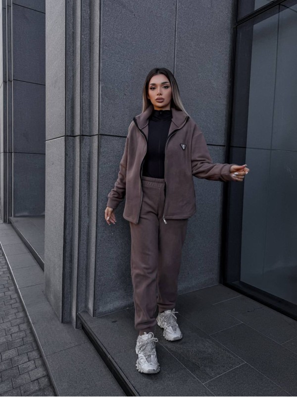 Жіночий теплий костюм на змiйцi коричневого кольору 35121