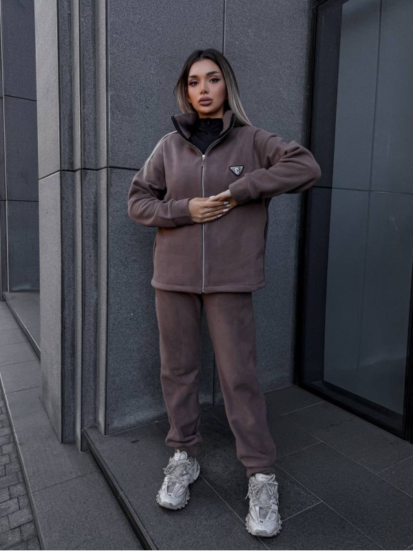 Жіночий теплий костюм на змiйцi коричневого кольору 35121