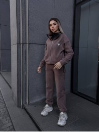 Жіночий теплий костюм на змiйцi коричневого кольору 35121