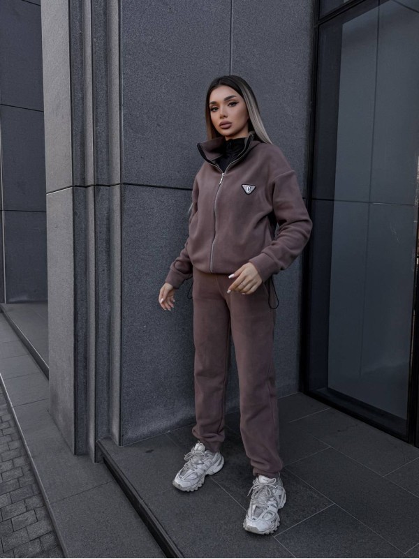 Жіночий теплий костюм на змiйцi коричневого кольору 35121