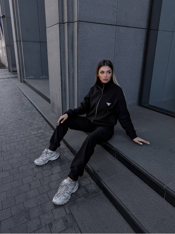 Жіночий теплий костюм на змiйцi чорного кольору 35122