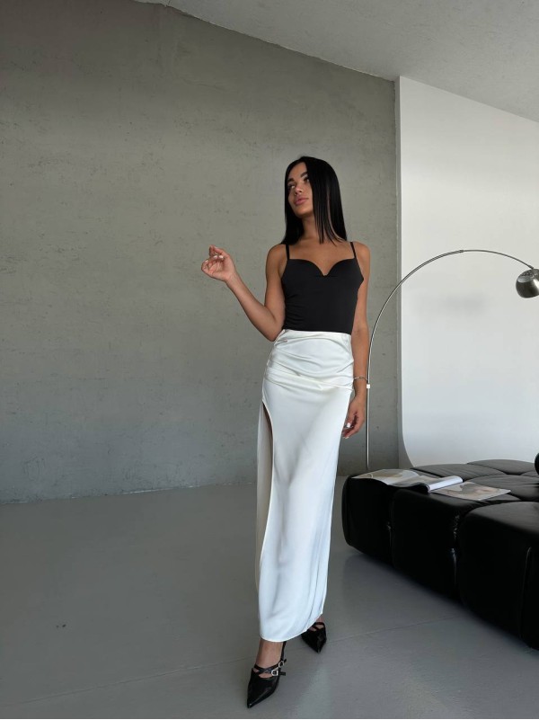 Довга шовкова спідниця з розрiзом молочного кольору 35127