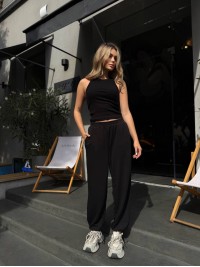 Жiночi спортивнi штани вiльного крою чорного кольору 35131