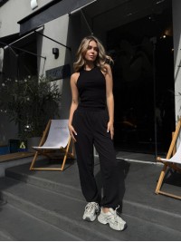 Жiночi спортивнi штани вiльного крою чорного кольору 35131