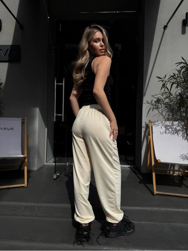 Жiночi спортивнi штани вiльного крою бежевого кольору 35132