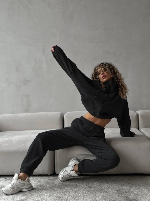 Жіночий теплий костюм на змiйцi чорного кольору 35135