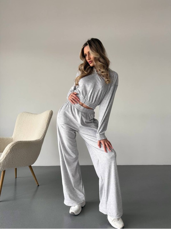 Жіночий велюровий костюм сiрого кольору 35137