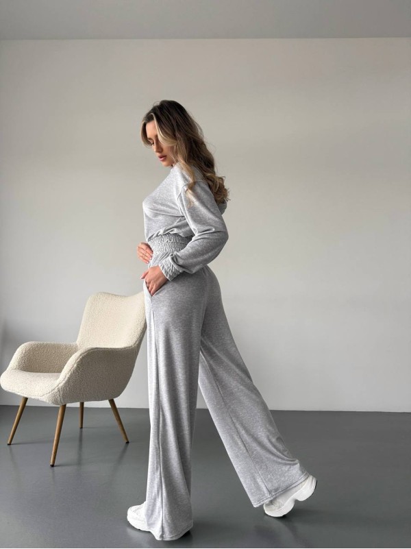 Жіночий велюровий костюм сiрого кольору 35137