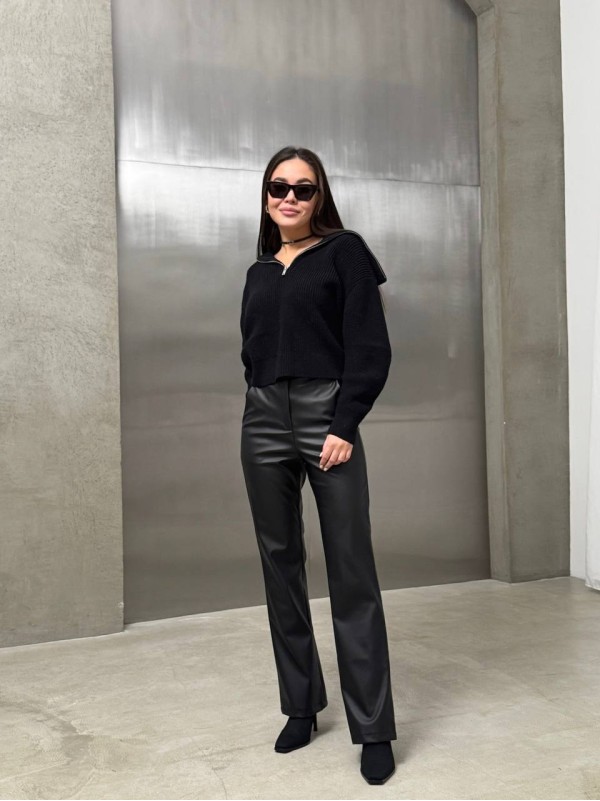 Жіночі шкірянi штани кльош на флiсi чорного кольору 35142