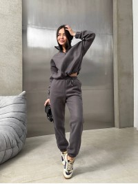 Жіночий теплий костюм графiтового кольору 35145